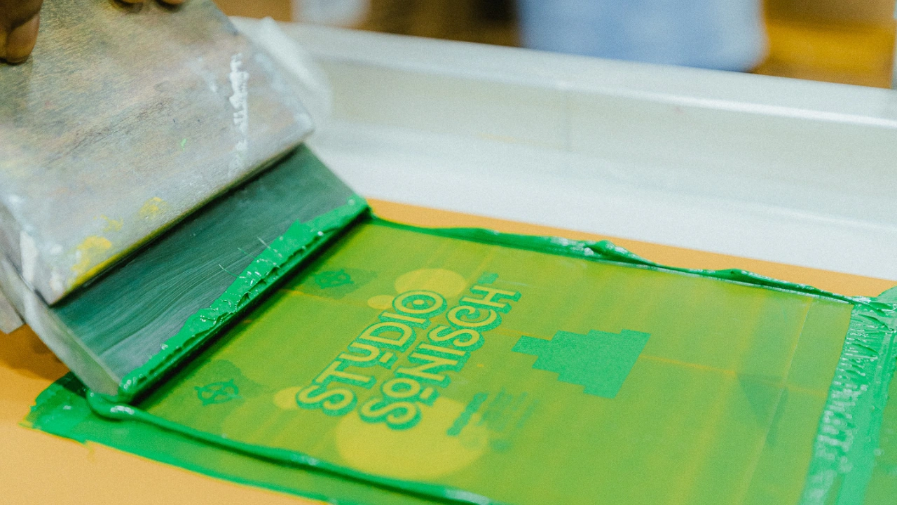 what is spot color printing